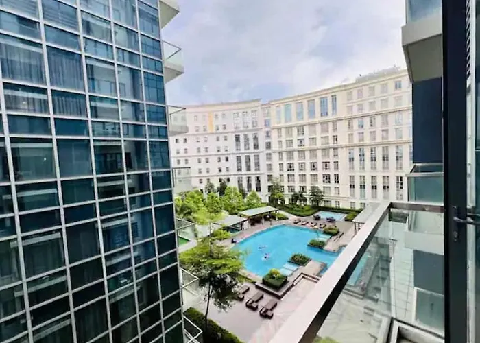Walkable To And From Naia 3 And World Aparthotel