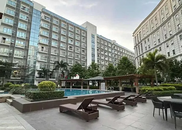 Walkable To And From Naia 3 And World Aparthotel